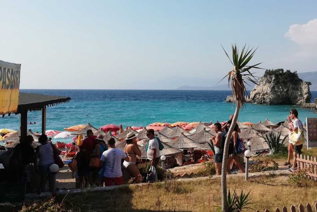 Pasqyrat (Mirrors) Beach