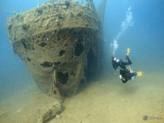 Ksamil: 6 Ship Wrecks